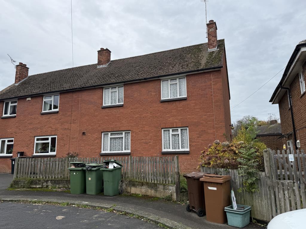Lot: 148 - HOUSE IN NEED OF REFURBISHMENT - Front view of House in need of refurbishment